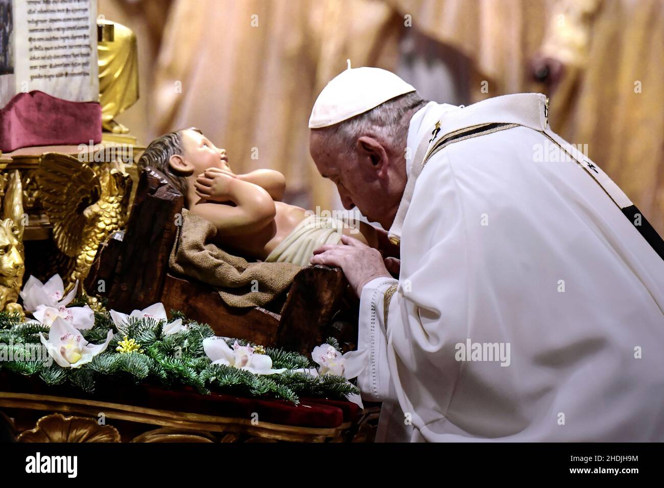 Vatican City, Vatikanstadt. 06th Jan, 2022. Pope Francis mass. the Solemnity of Epiphany at St Peter's basilica at the Vatican. January 6, 2021 Credit: dpa/Alamy Live News Stock Photo