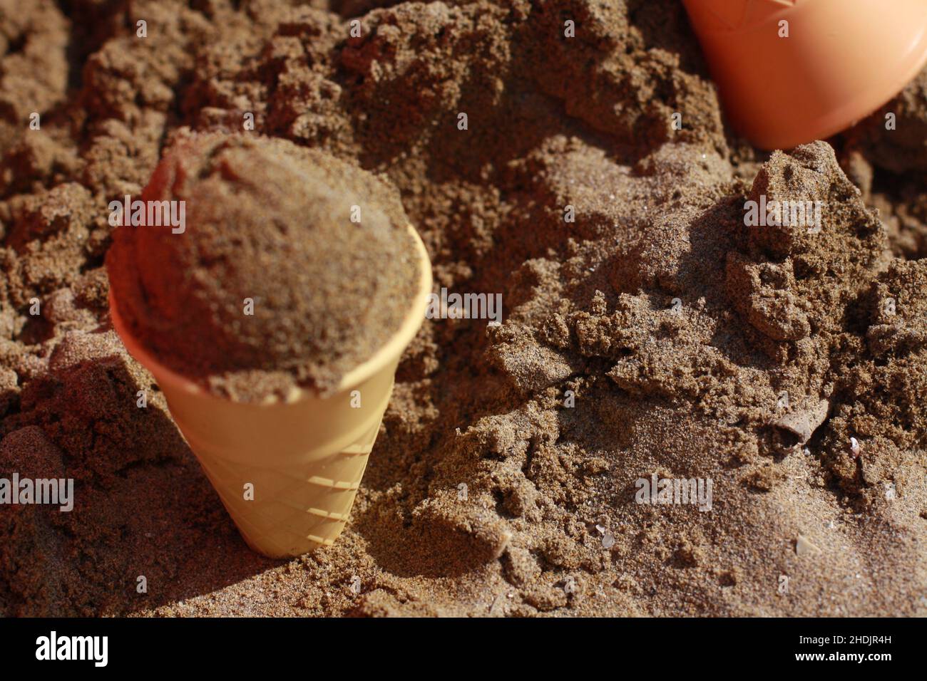 Sand scoops hi-res stock photography and images - Alamy