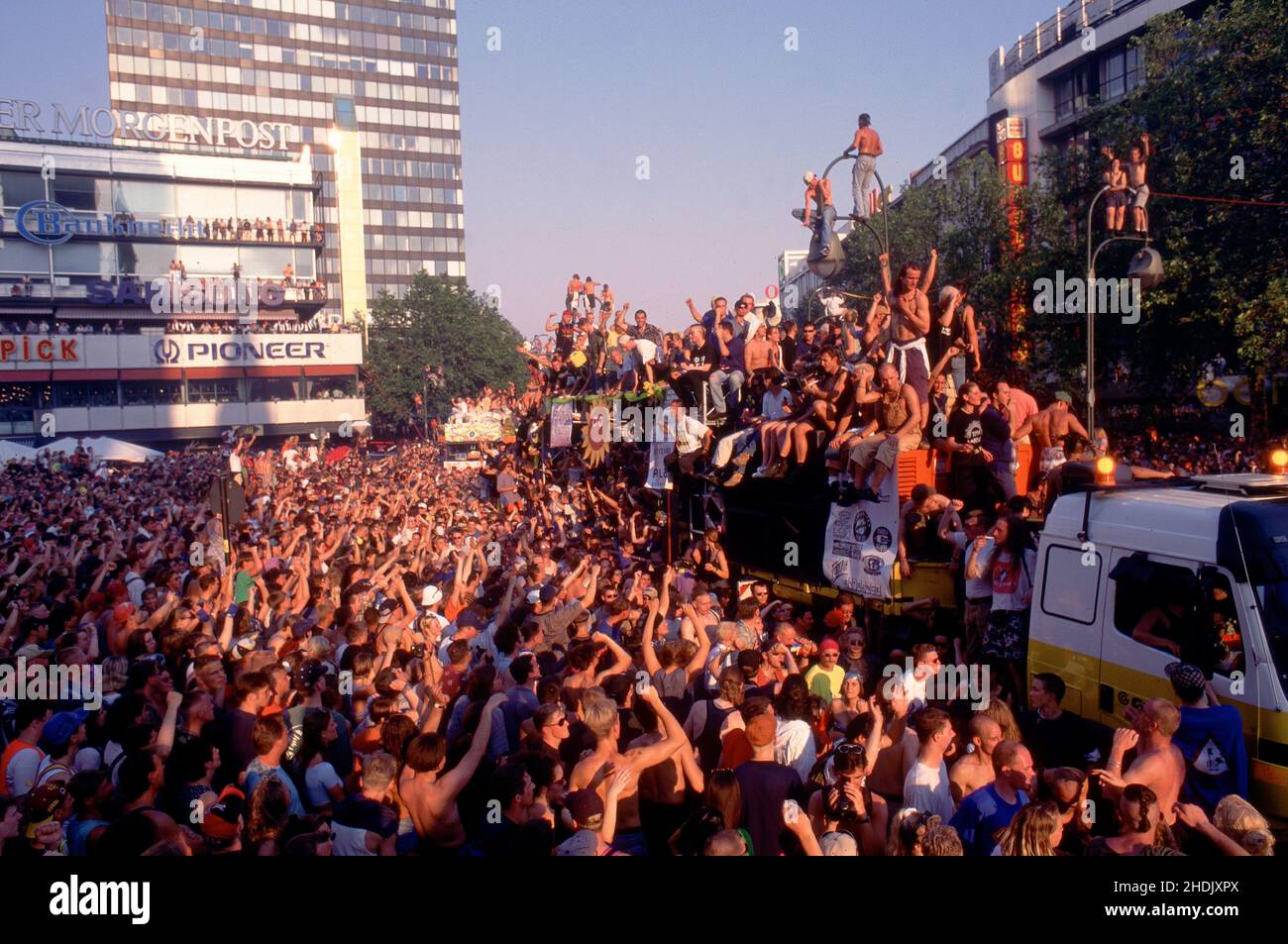 Love parade berlin 1999 hi-res stock photography and images - Alamy