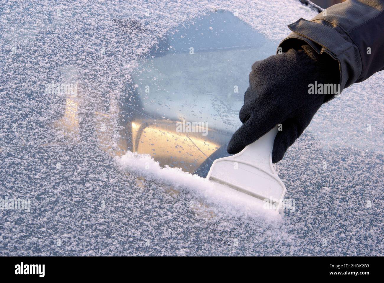 574 Ice Scraper Bilder und Fotos - Getty Images