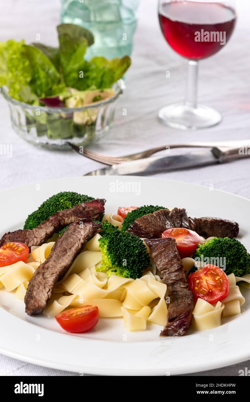 pasta, dinner, beef fillet, noddles, pastas, dinners, beef fillets