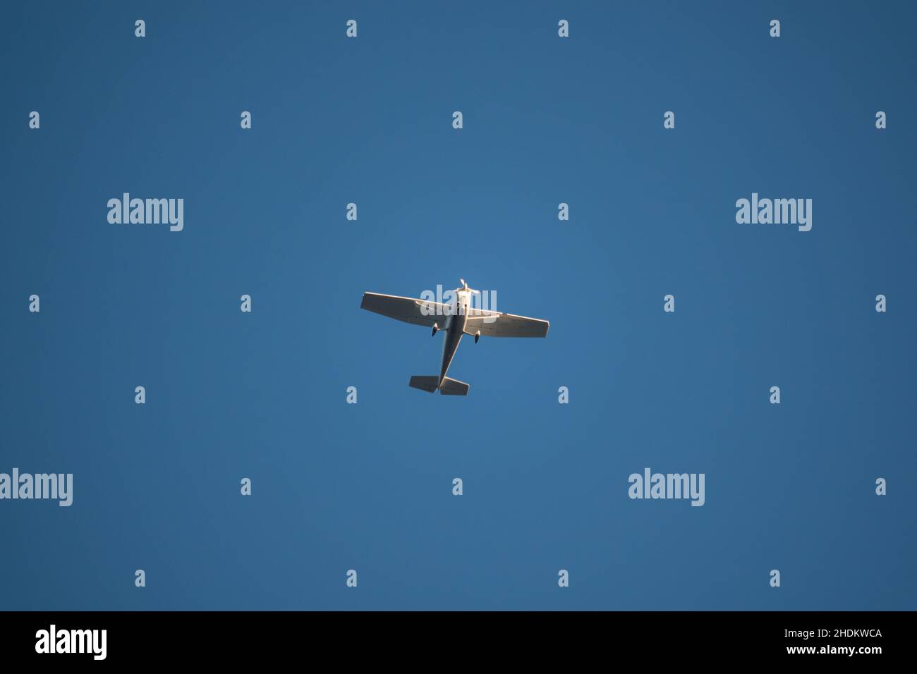 propeller plane flies in the blue cloudless sky Stock Photo - Alamy