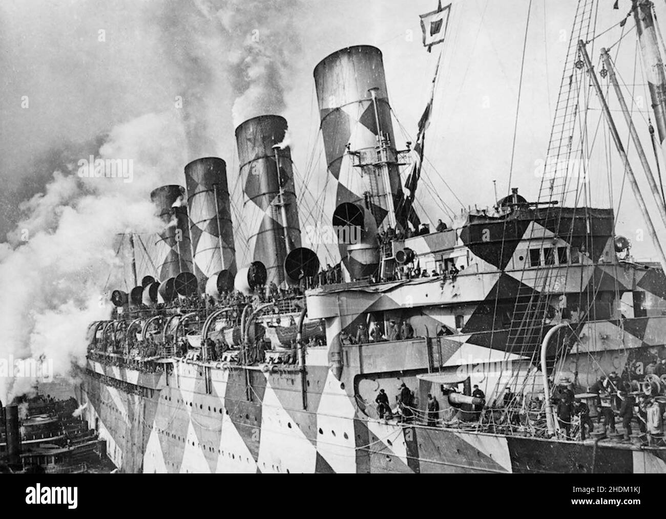 SHIPPING CAMOUFLAGE First World War. Former German ship Vaterland, renamed USS Leviathan, as a troop carrier in 1917. Stock Photo