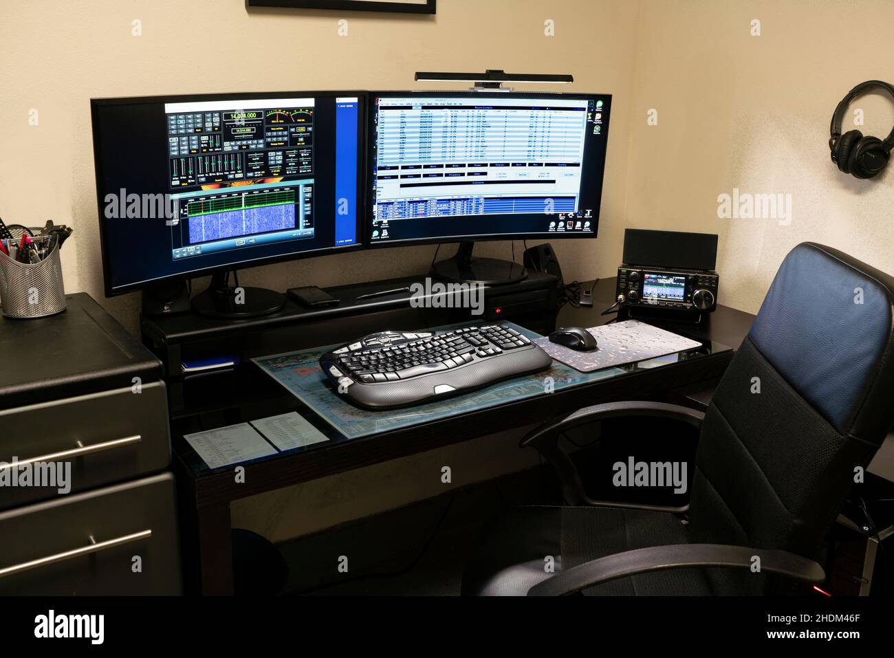 A wide angle view of a modern amateur ham radio station Stock Photo