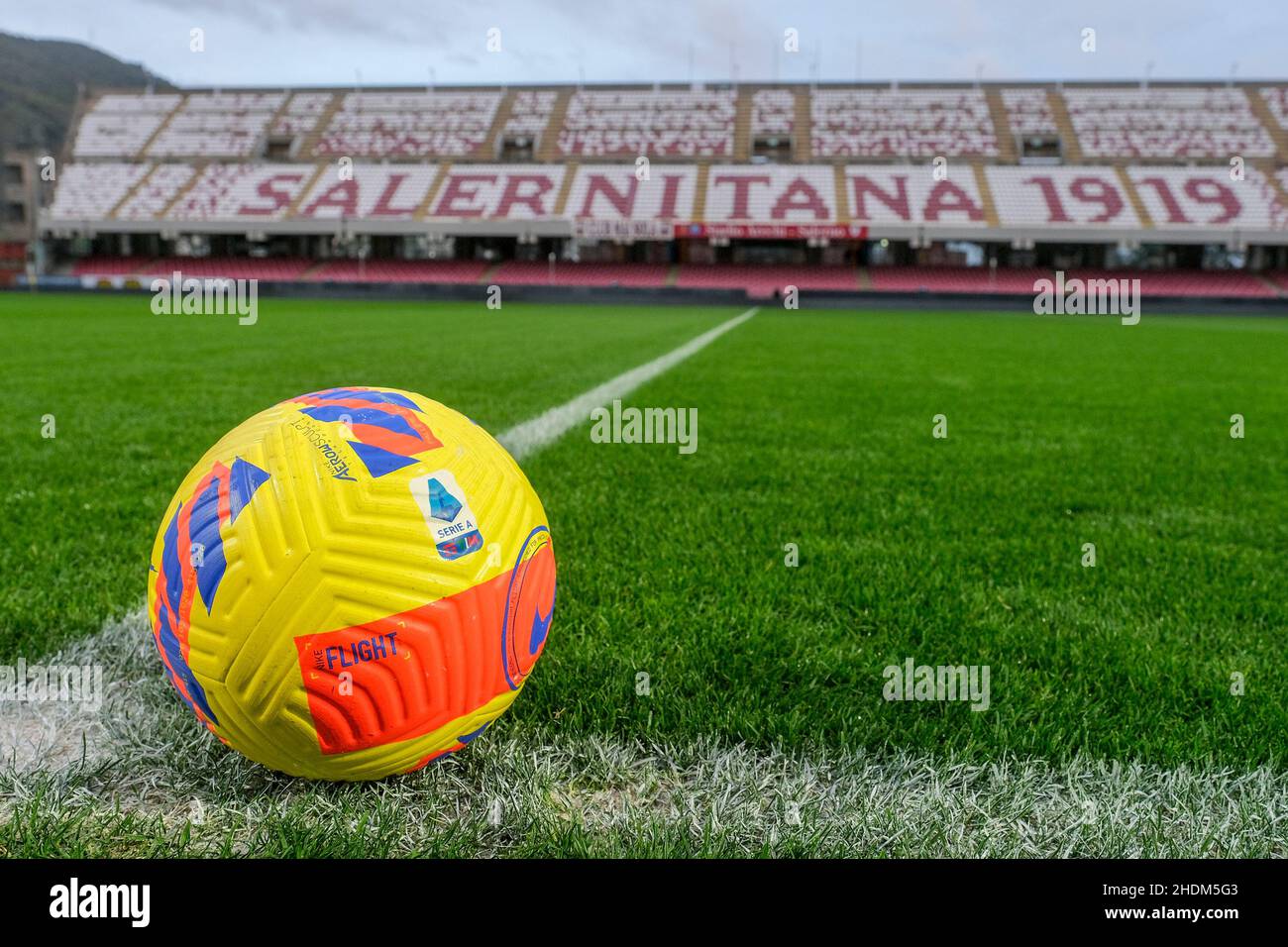 Seria A ball on the pitch before the Serie A match between US Salernitana and Venezia FC at Stadio Arechi on January 06, 2022 in Salerno, Italy. US Salernitana team counted at least 9 positive players due to the Sars Cov19 Omicron variant expansion Stock Photo