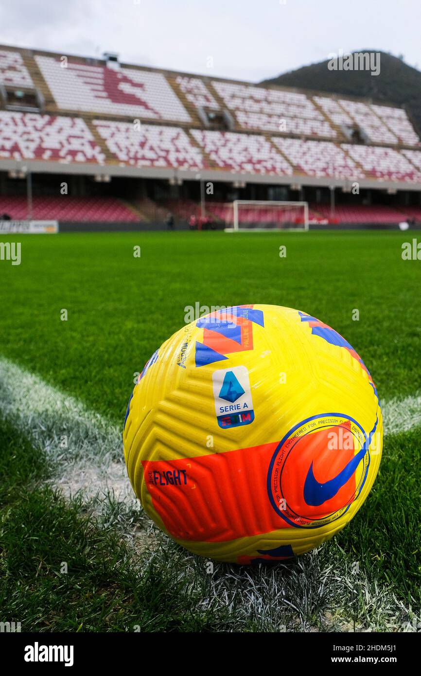 Seria A ball on the pitch before the Serie A match between US Salernitana and Venezia FC at Stadio Arechi on January 06, 2022 in Salerno, Italy. US Salernitana team counted at least 9 positive players due to the Sars Cov19 Omicron variant expansion Stock Photo