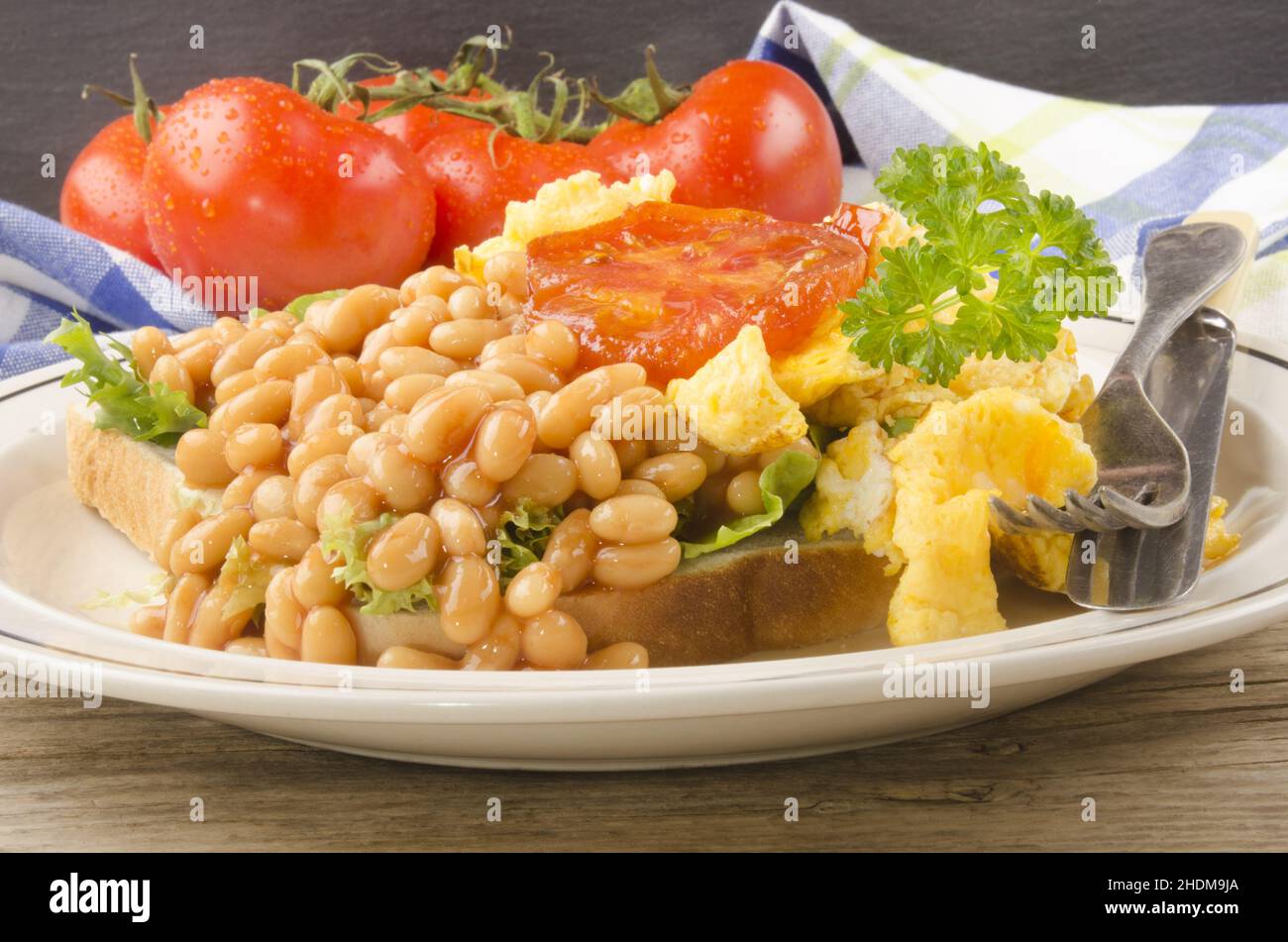 scrambled eggs, baked beans, english breakfast, british, english