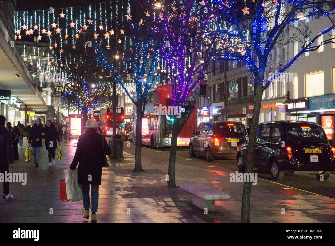 Oxford Christmas 2022 Oxford Street Shoppers Masks High Resolution Stock Photography And Images -  Alamy