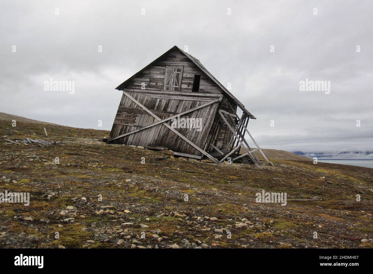 wooden cabin, svalbard islands, cabins Stock Photo Alamy