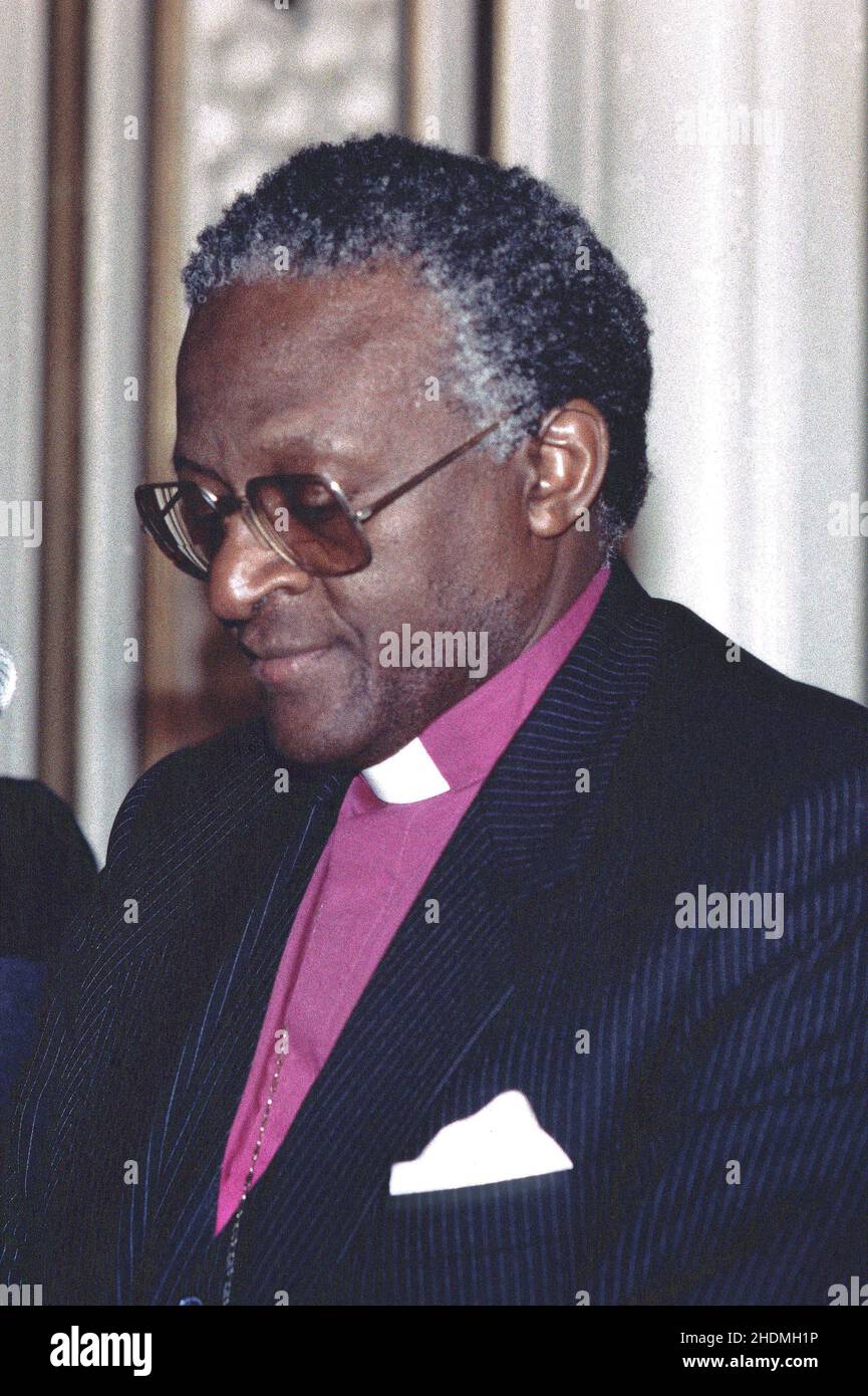South African Bishop , Desmond Tutu speaking against apartheid in 1986 Stock Photo