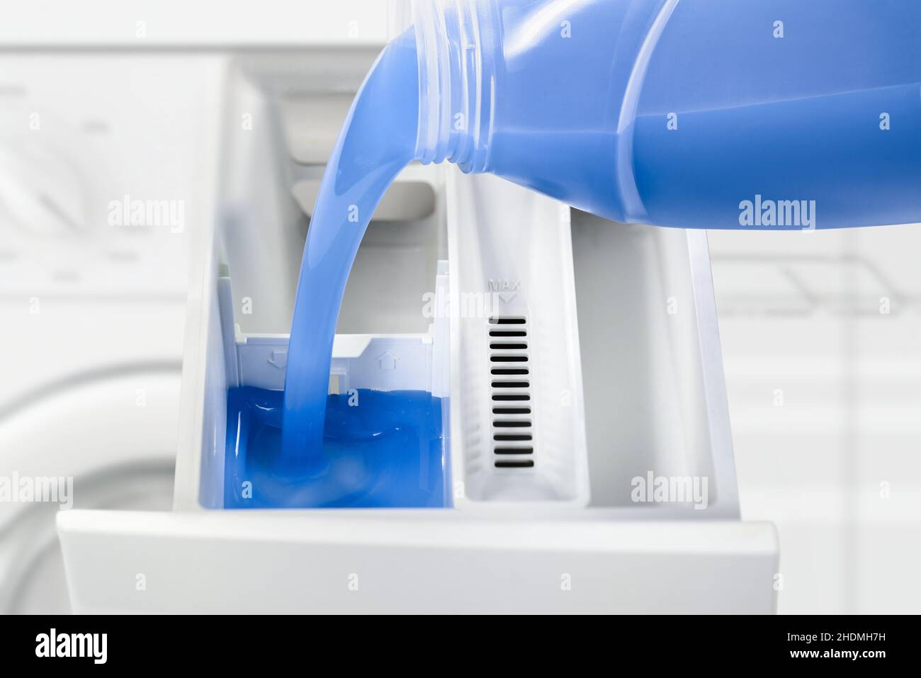 cleaning product, liquid laundry detergent, detergent dispenser