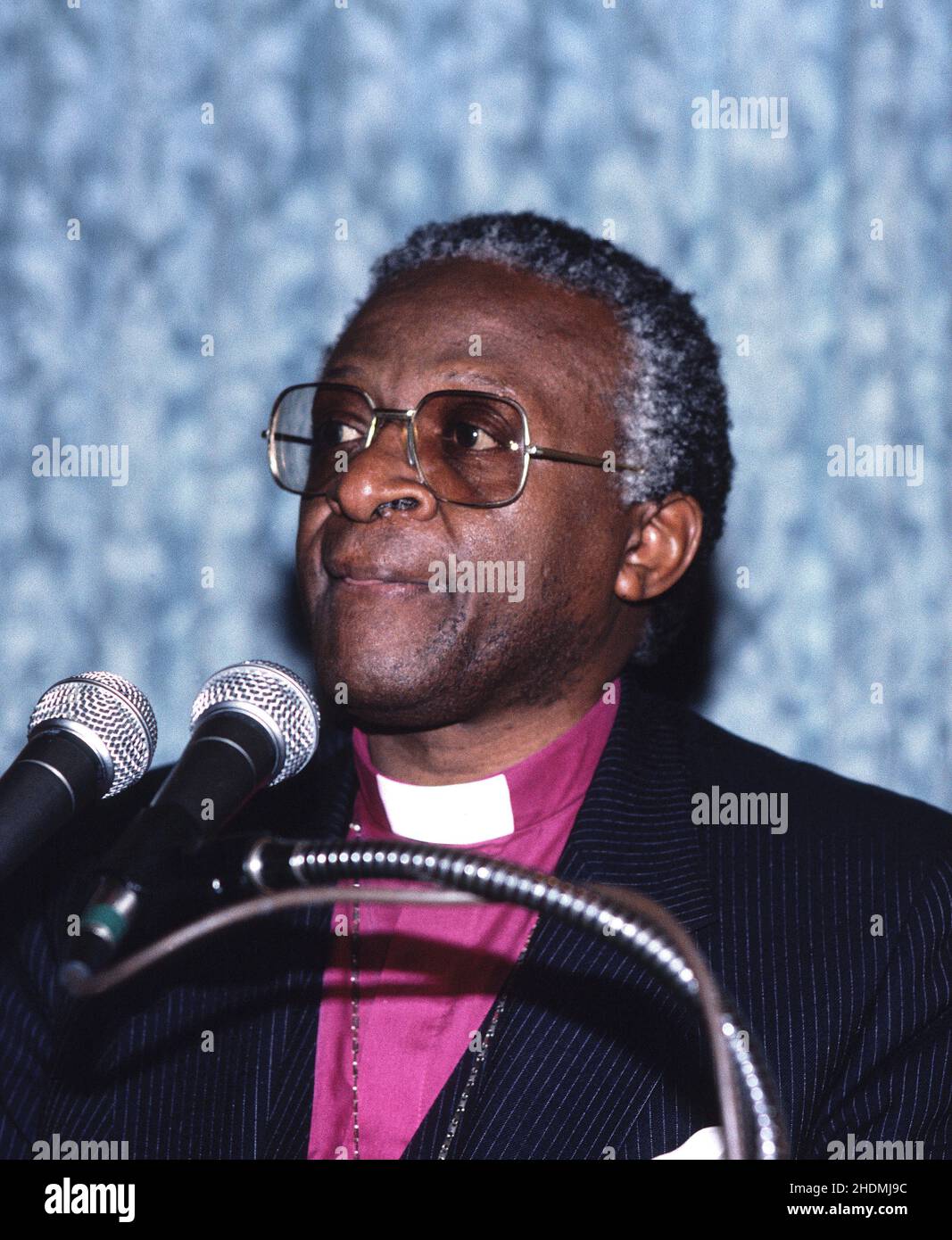 South African Bishop , Desmond Tutu speaking against apartheid in 1986 Stock Photo