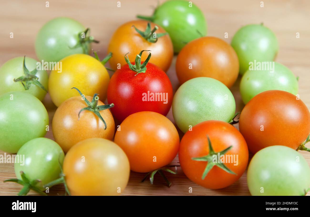 tomatoes, degree of maturity, tomato Stock Photo Alamy
