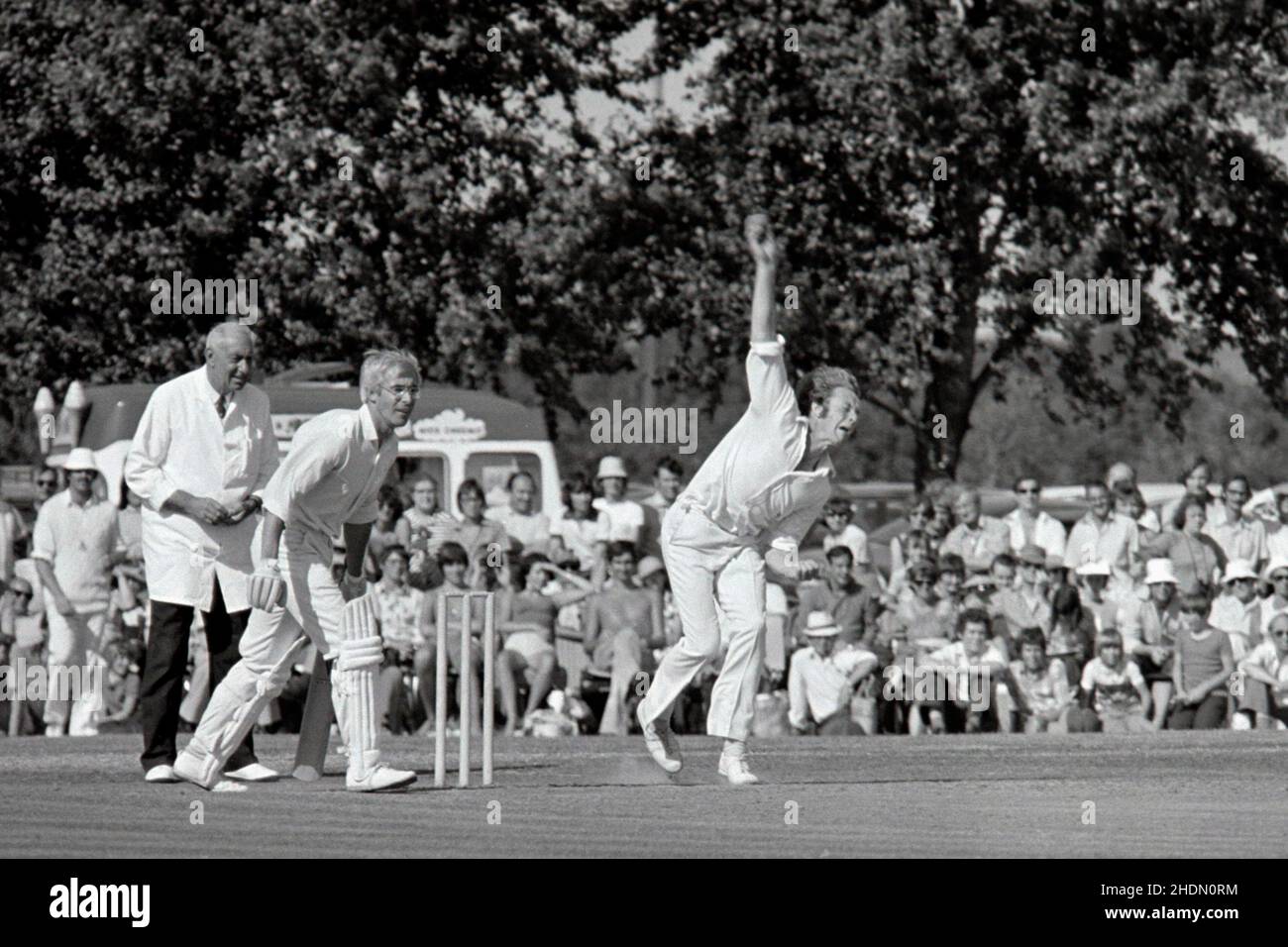 Peter Lever (Lancs) bowling, Northamptonshire v Lancashire, John Player League, Manor Fields, Bletchley, Milton Keynes, Buckinghamshire, England 22 August 1976. Non-striking batsman is David Steele (Northamptonshire), Umpire is W L Budd. Stock Photo