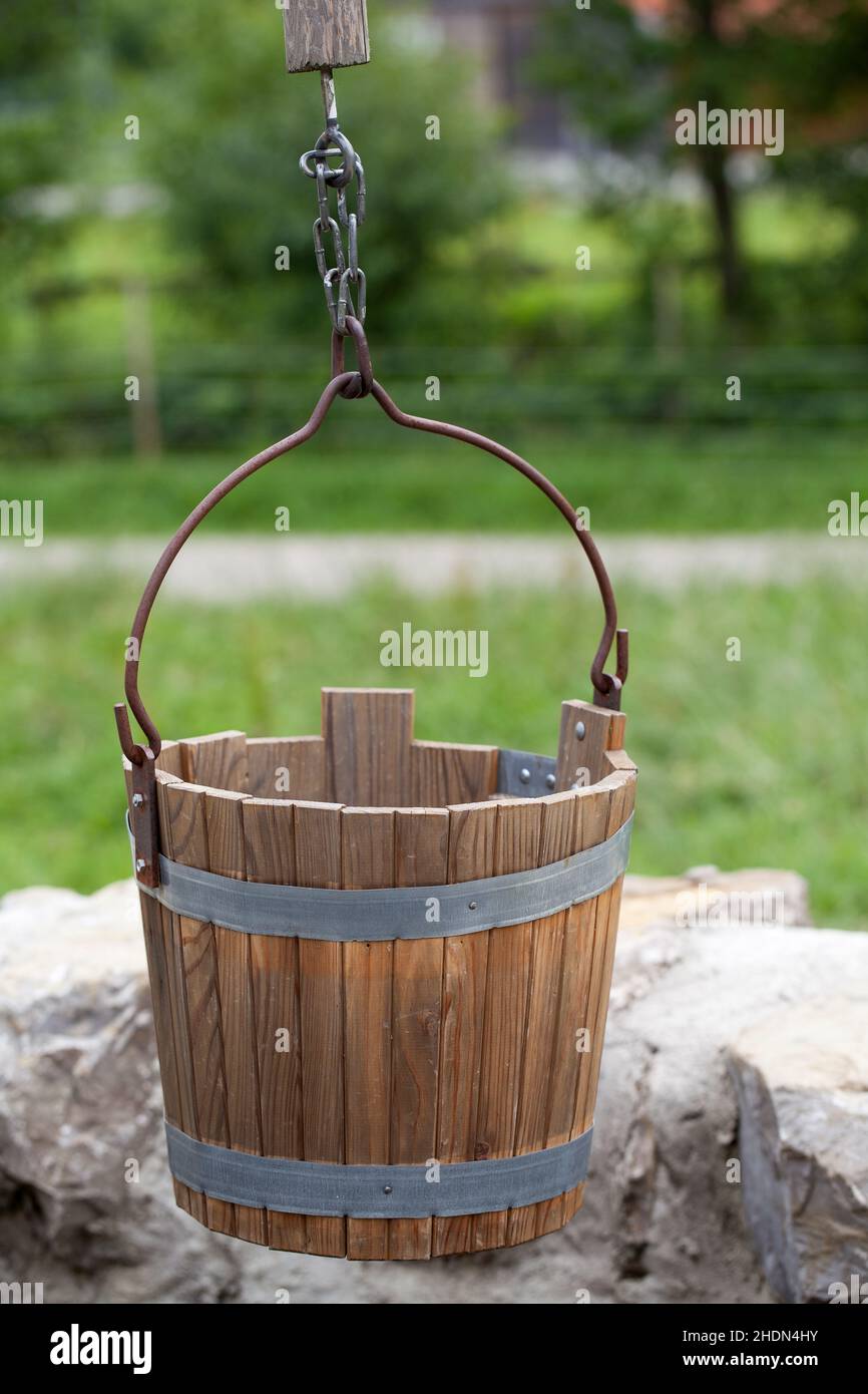 draw well, wooden bucket, draw wells, wooden buckets Stock Photo Alamy