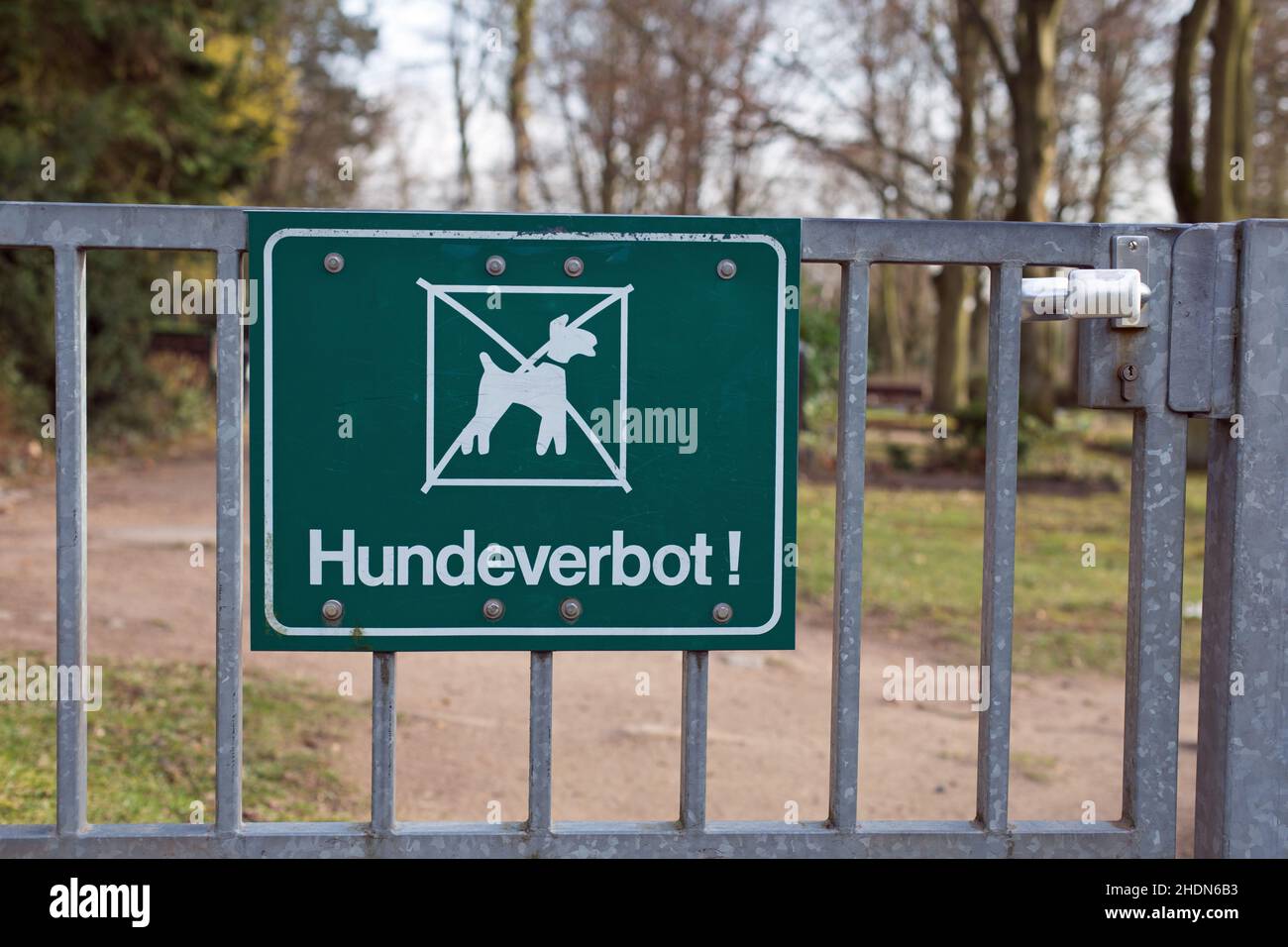 do not enter sign, dogs prohibited, do not enter signs, prohibition