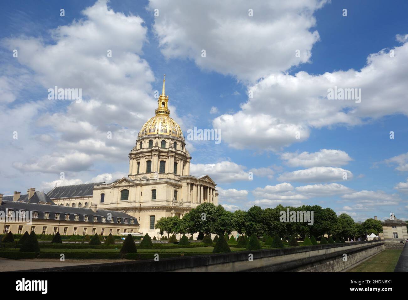 Invalides color hi-res stock photography and images - Alamy