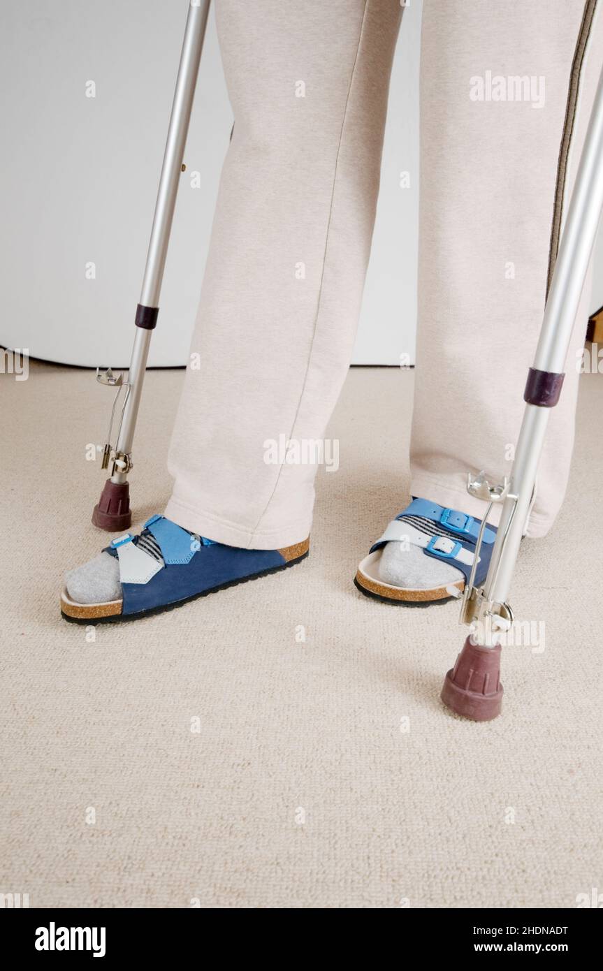 Female using crutches hires stock photography and images Alamy