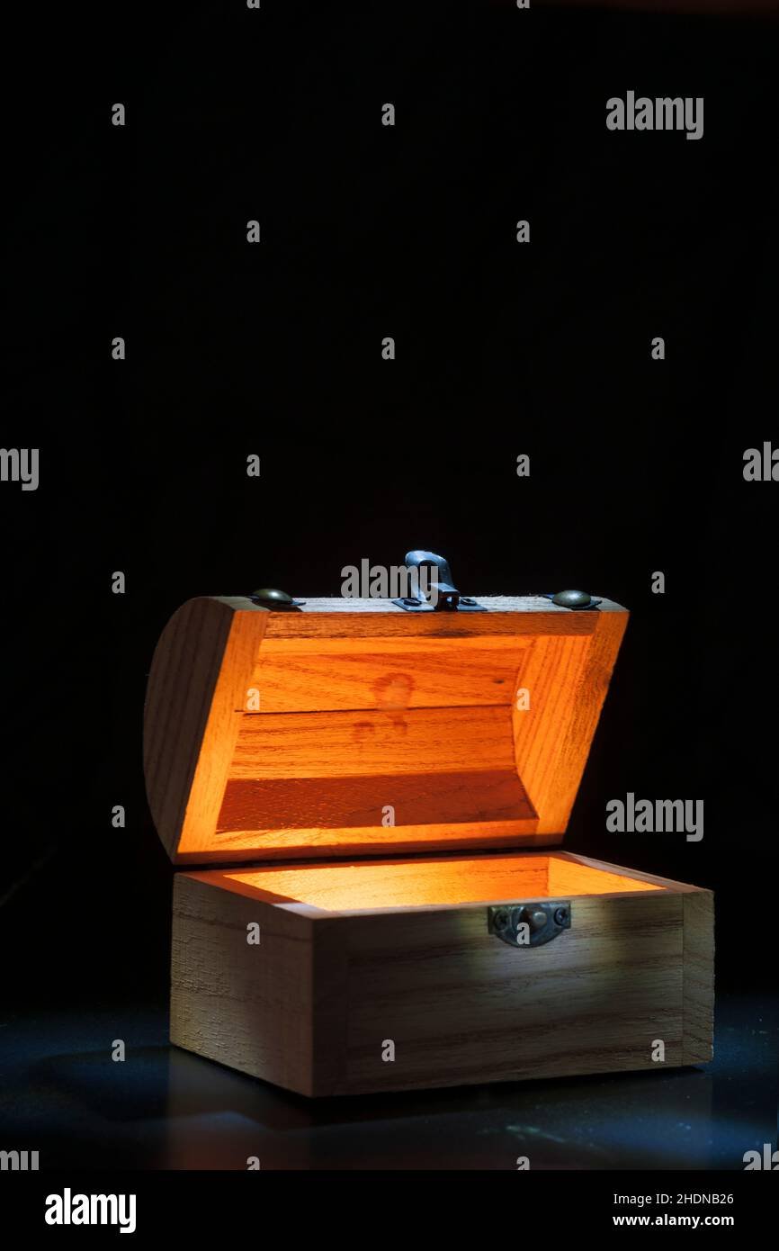 light, wooden crate, open, lights, crates, opens Stock Photo Alamy