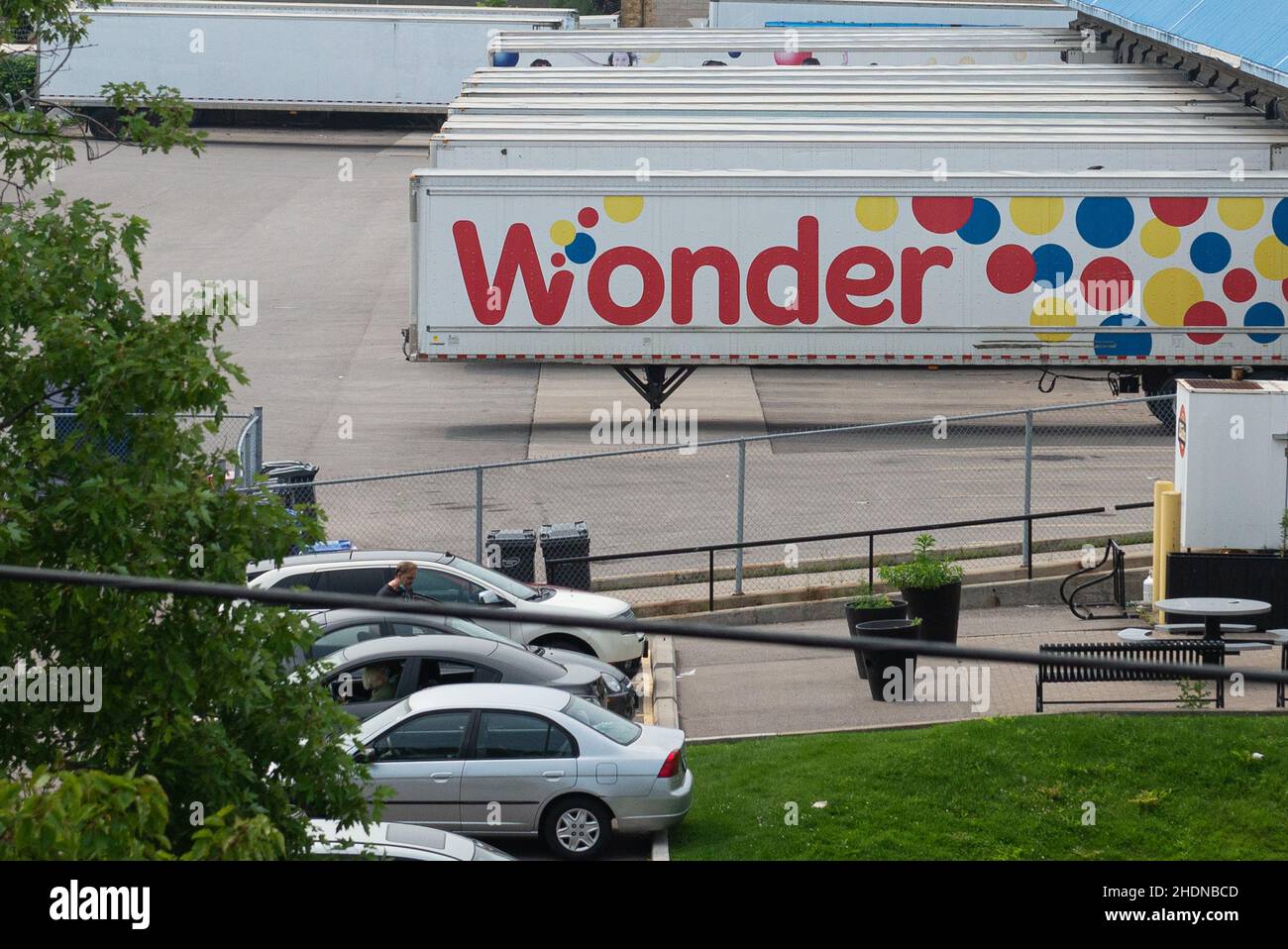 Toronto, ON, Canada - September 30, 2021: The logo and brand sign of Wonder Bread USA food company. Wonder Bread is manufactured in Canada by Weston B Stock Photo