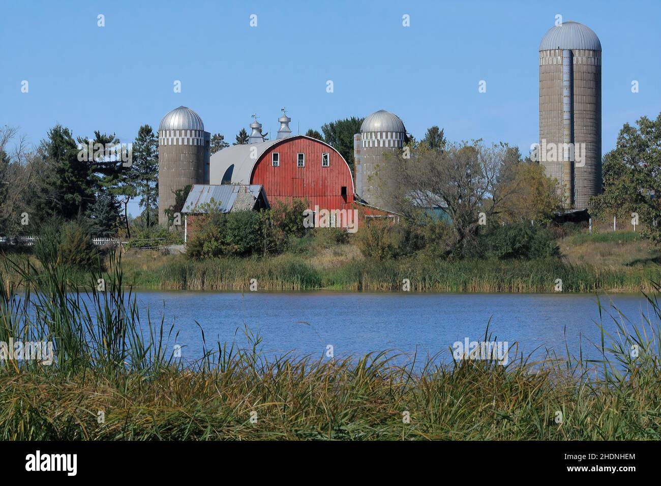 Rural landscape with red barn hi-res stock photography and images - Alamy