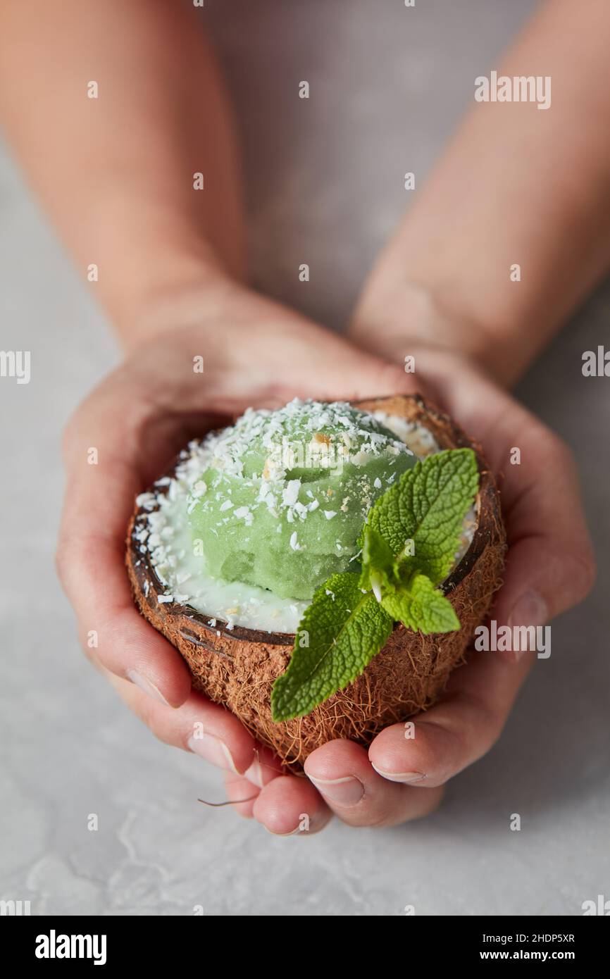 scoop, coconut half, scoops, coconut halfs Stock Photo Alamy