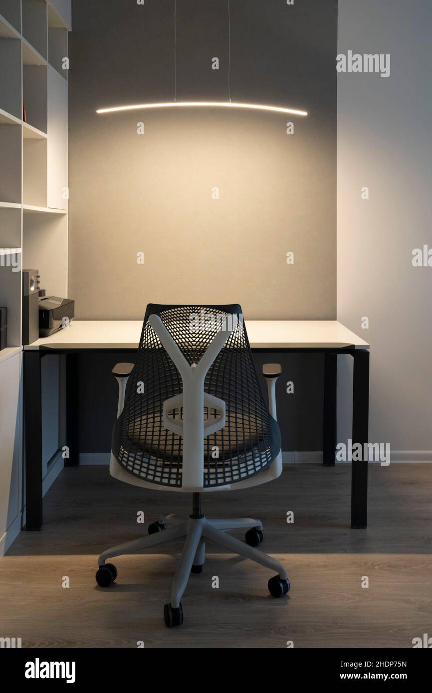 Lighting offices hi-res stock photography and images - Alamy