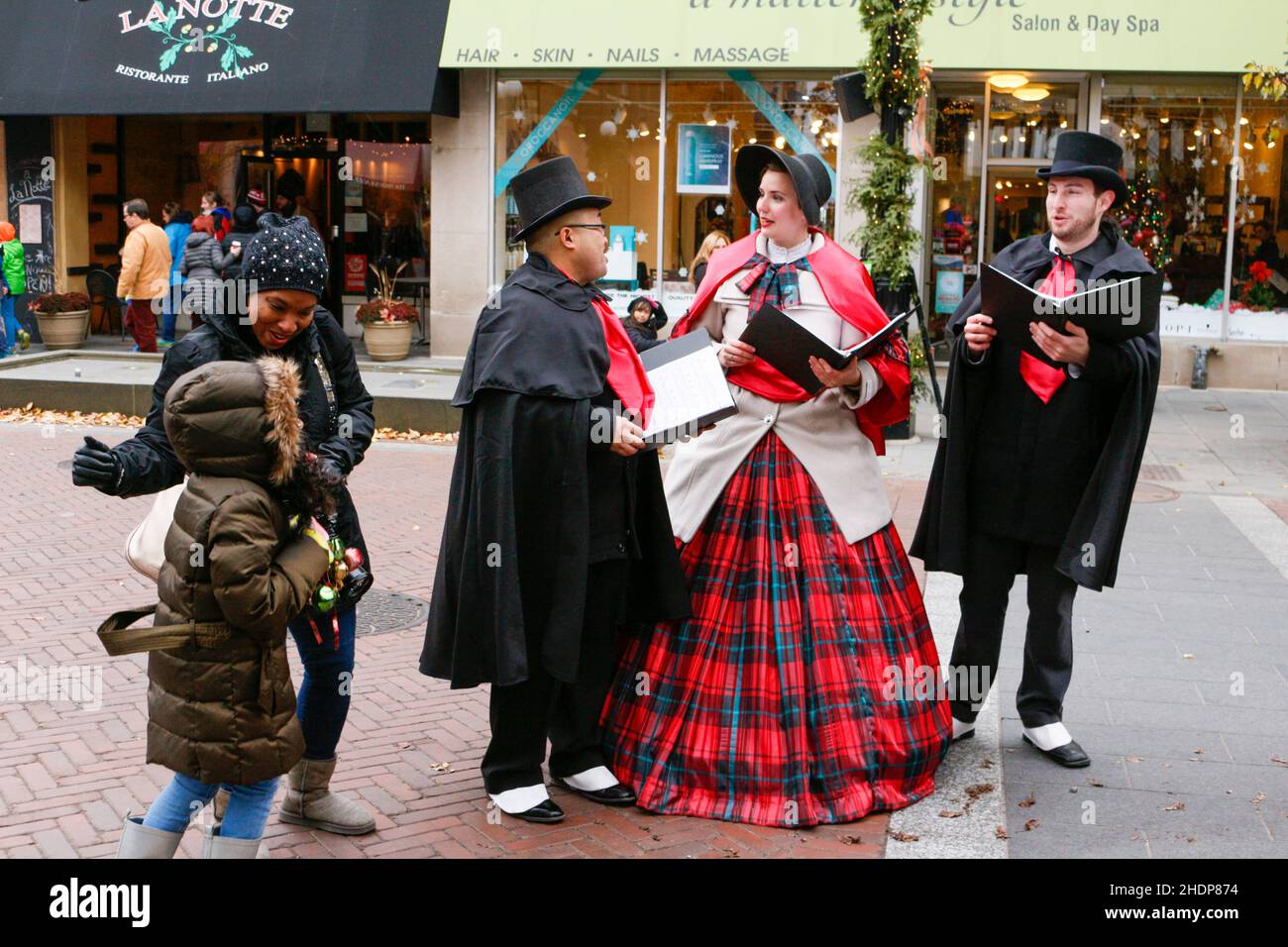 Holiday carolers hi-res stock photography and images - Alamy