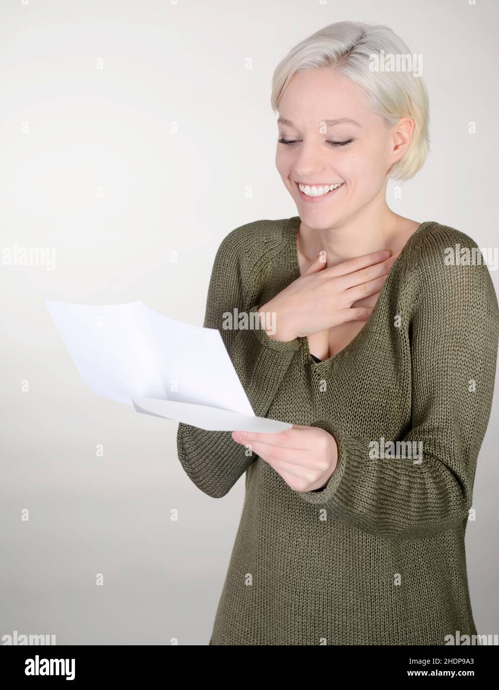young woman, letter, driver's licence, agreement, girl, girls, woman, young women, letters, driver's licences, agree, agreements, consent Stock Photo