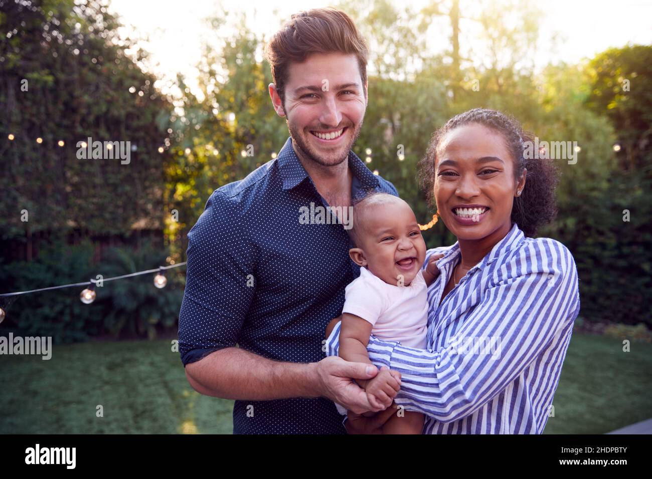Mum dad baby portrait hi-res stock photography and images - Alamy