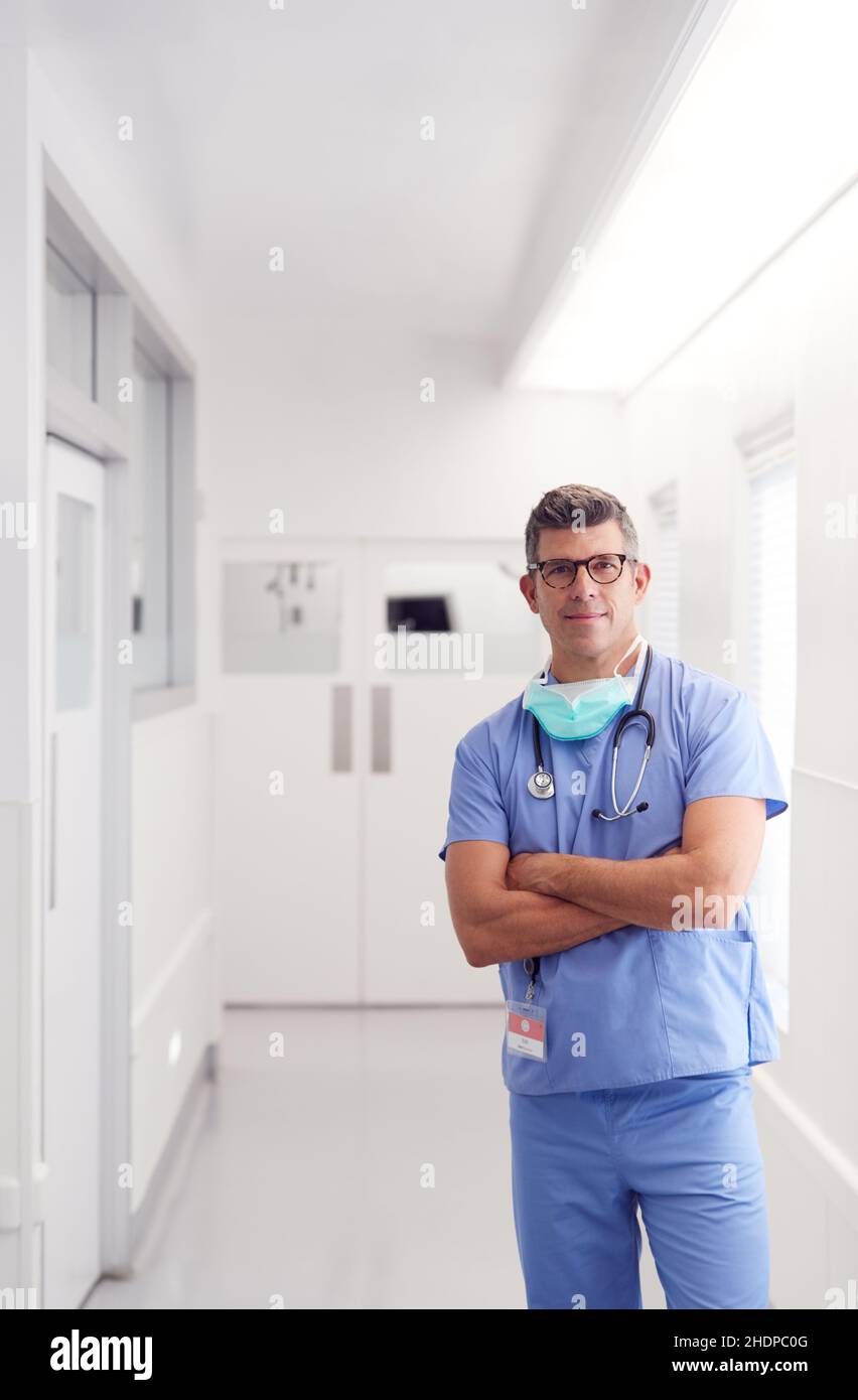 doctor, surgeon, surgery, hospital corridor, doctors, surgeons