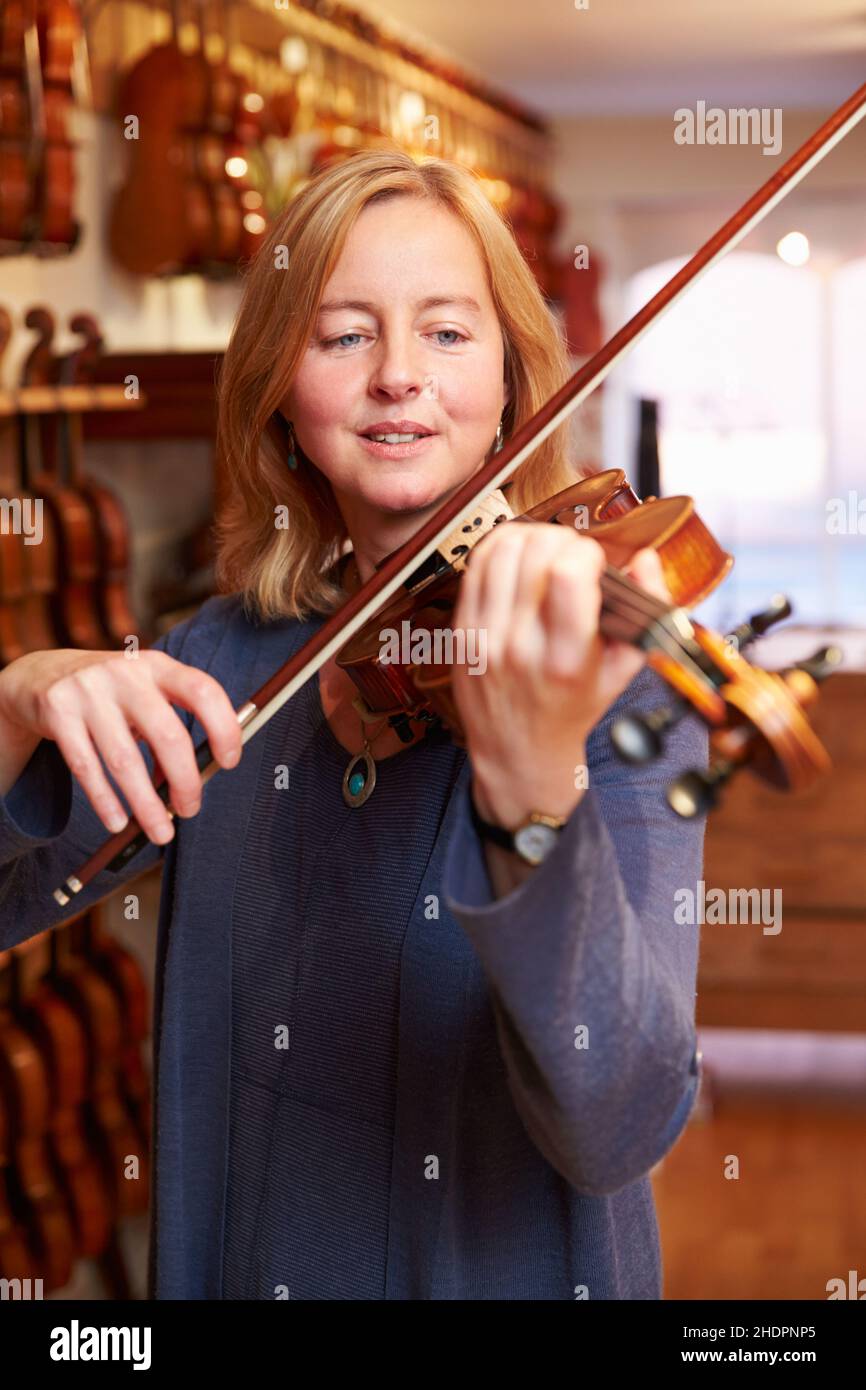 violin, customer, try, violins, client, clients, costumers, customers