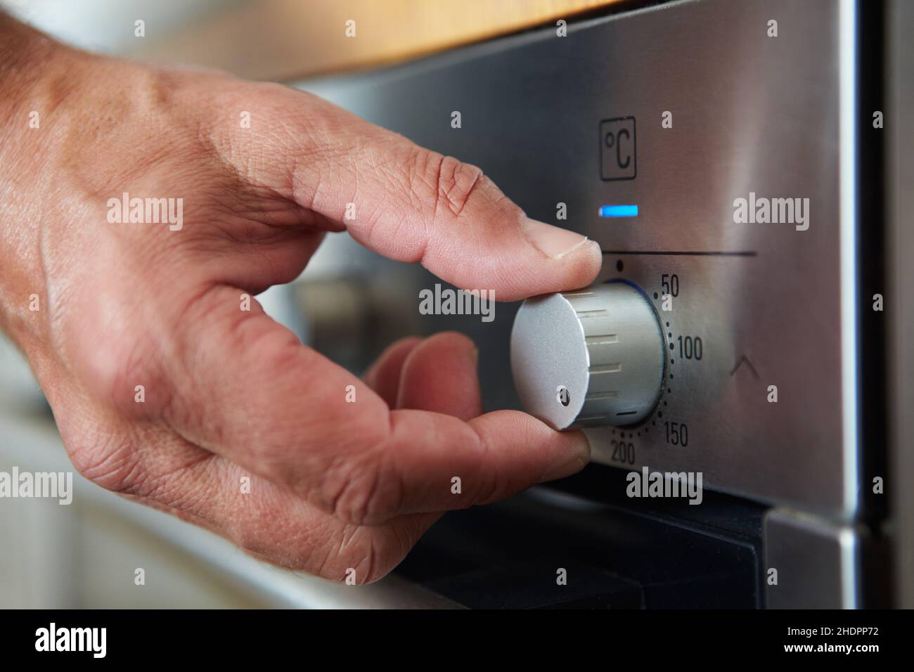 Oven temperature knob hires stock photography and images Alamy