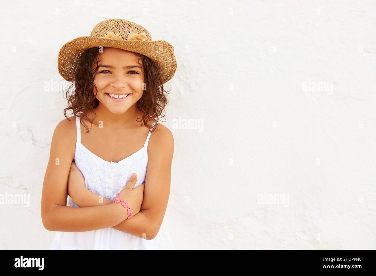 girl, straw hat, arms crossed, girls, straw hats, arms crosseds, arms