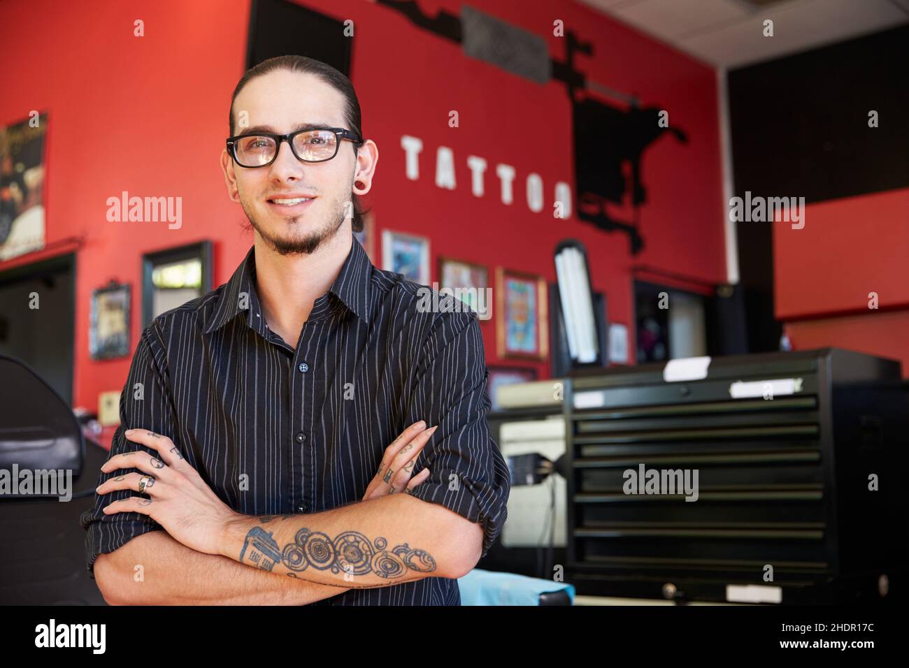 tattoo artist, tattoo parlour Stock Photo Alamy