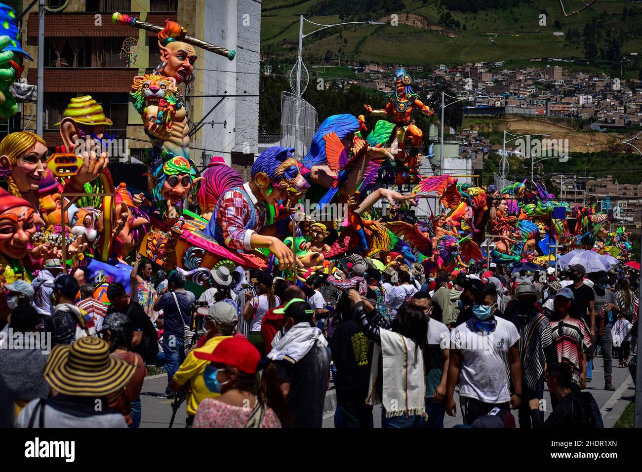 Pasto, Colombia. 06th Jan, 2022. People gather to see float cars