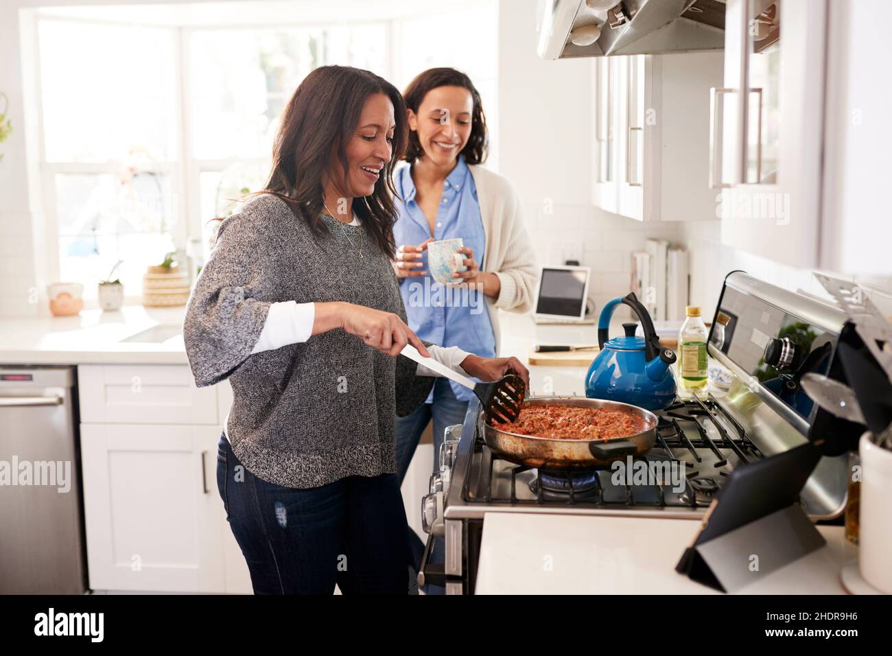 cooking, together, friends, to cook, togethers, friend Stock Photo Alamy