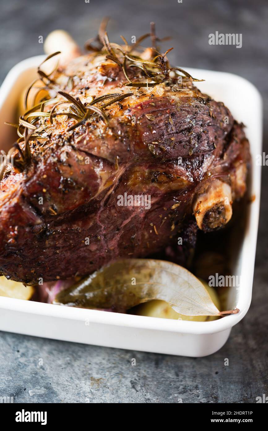 roast dinner, lamb, roast dinners, lambs Stock Photo - Alamy
