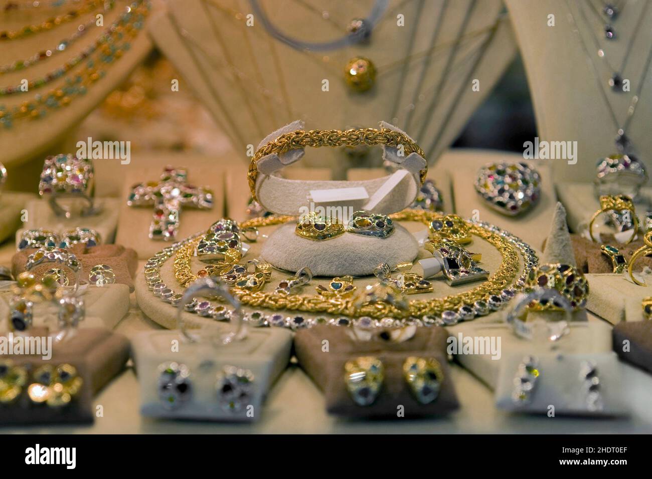 jewelry, window display, jeweller, jewellery, jewelries, shop front