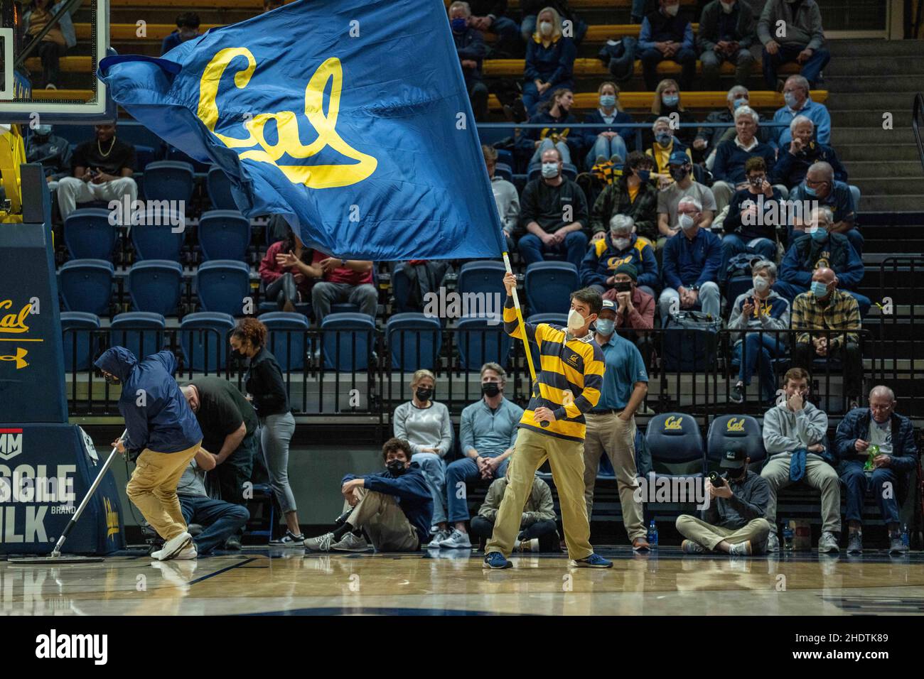 California cheerleader performs during the second half against USC in Berkeley, California, Thursday December 6, 2022.  (Neville Guard/Image of Sport) Stock Photo