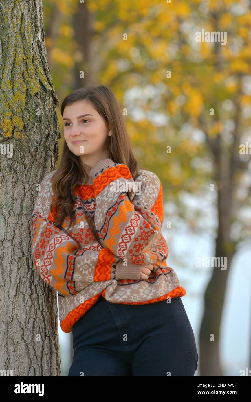girl, tree trunk, ajar, girls, trunks, ajars Stock Photo Alamy