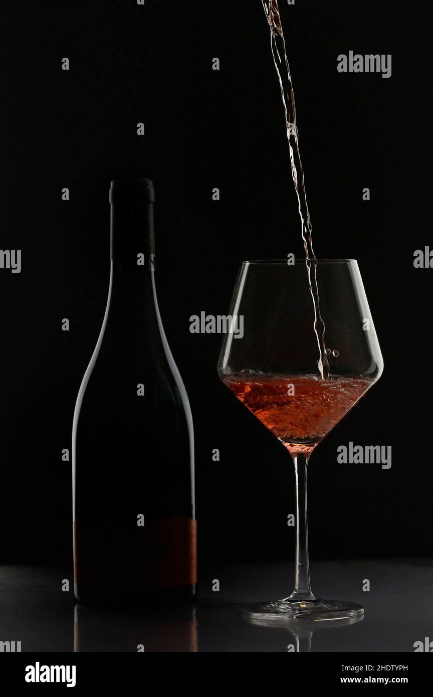 alcohol, pouring, wine glass, alcohols, glas ware Stock Photo Alamy