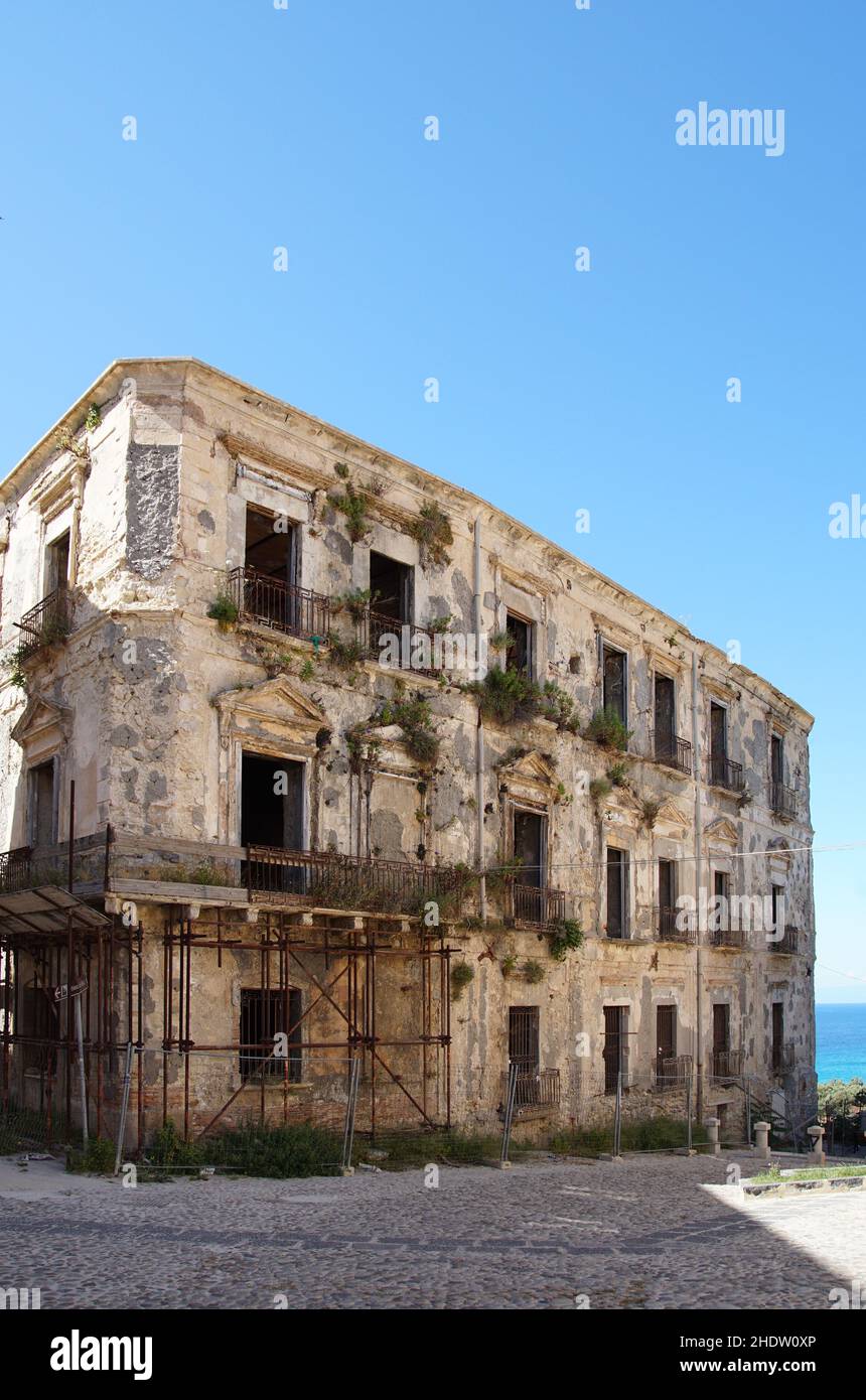dilapidated, old house, patrician palace, bad condition, dilapidateds, run down, old houses Stock Photo