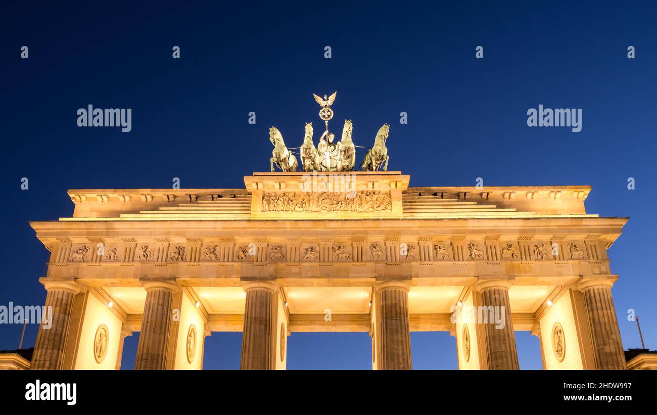 Statues Gates brandenburg gate, quadriga statue, brandenburg gates, quadriga statues ...