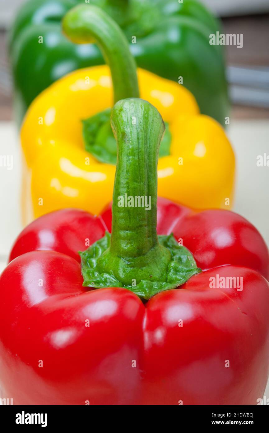 Rows green bell peppers hi-res stock photography and images - Alamy