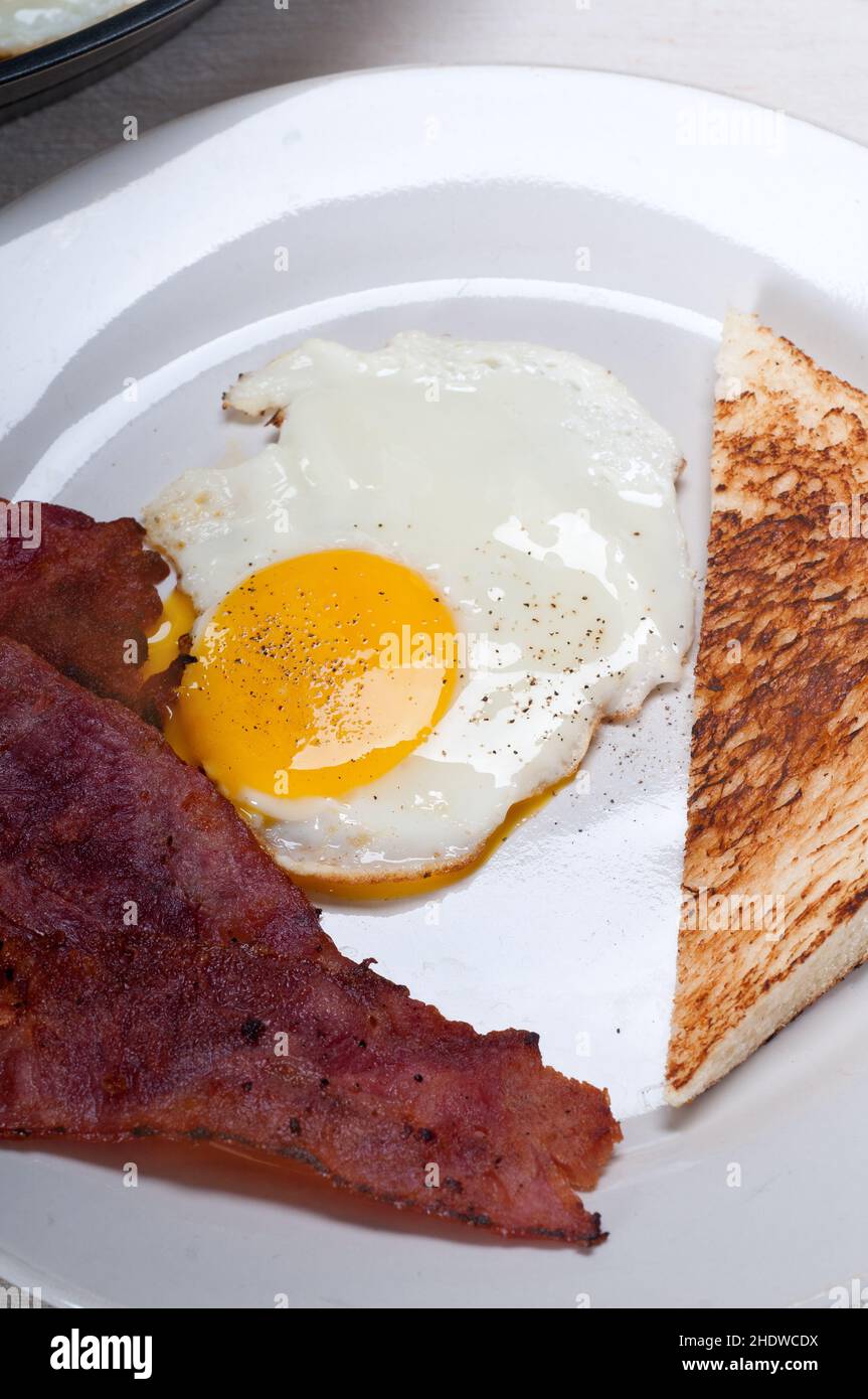 Bacons and eggs hi-res stock photography and images - Alamy