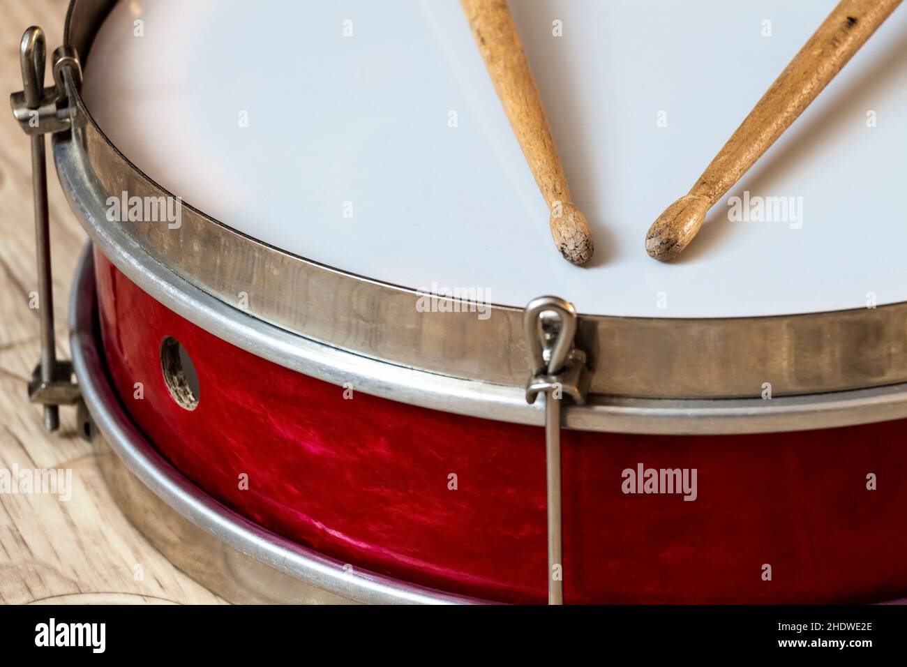 Pioneer red snare drum and wooden drumsticks Stock Photo - Alamy