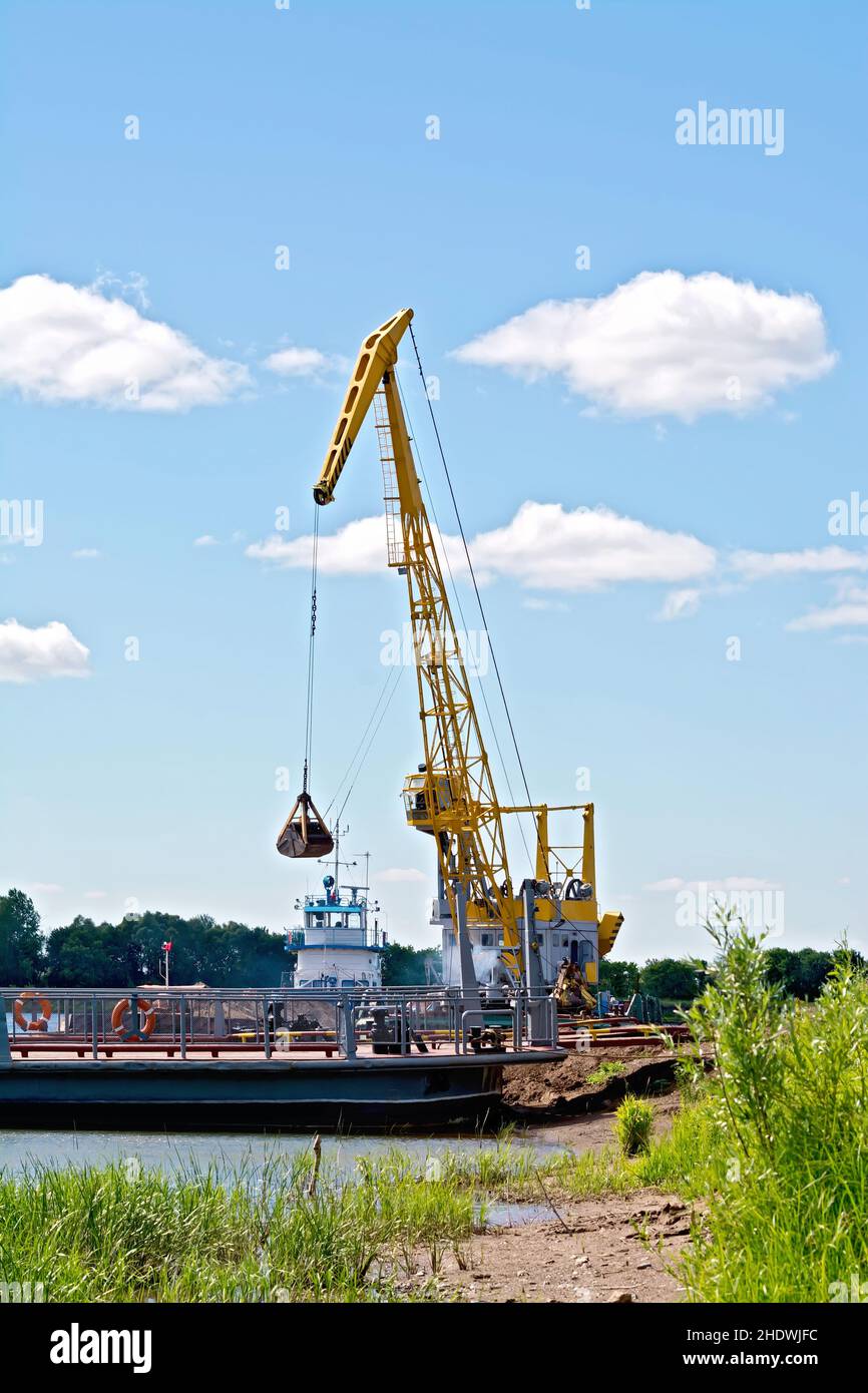 barge, loading, gantry, barges, gantries Stock Photo Alamy