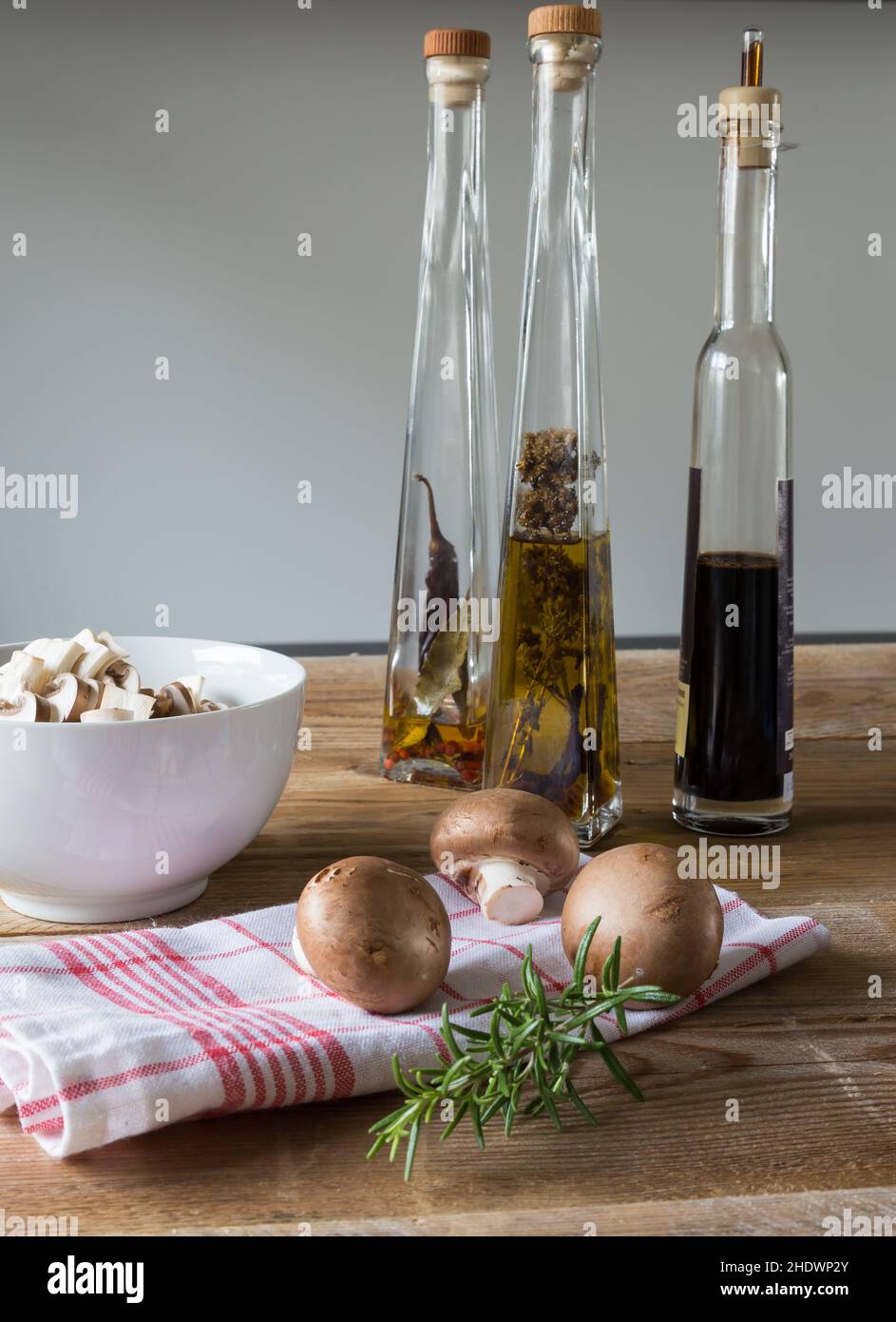 olive oil, balsamic vinegar, ingredient, mushrooms, olive oils