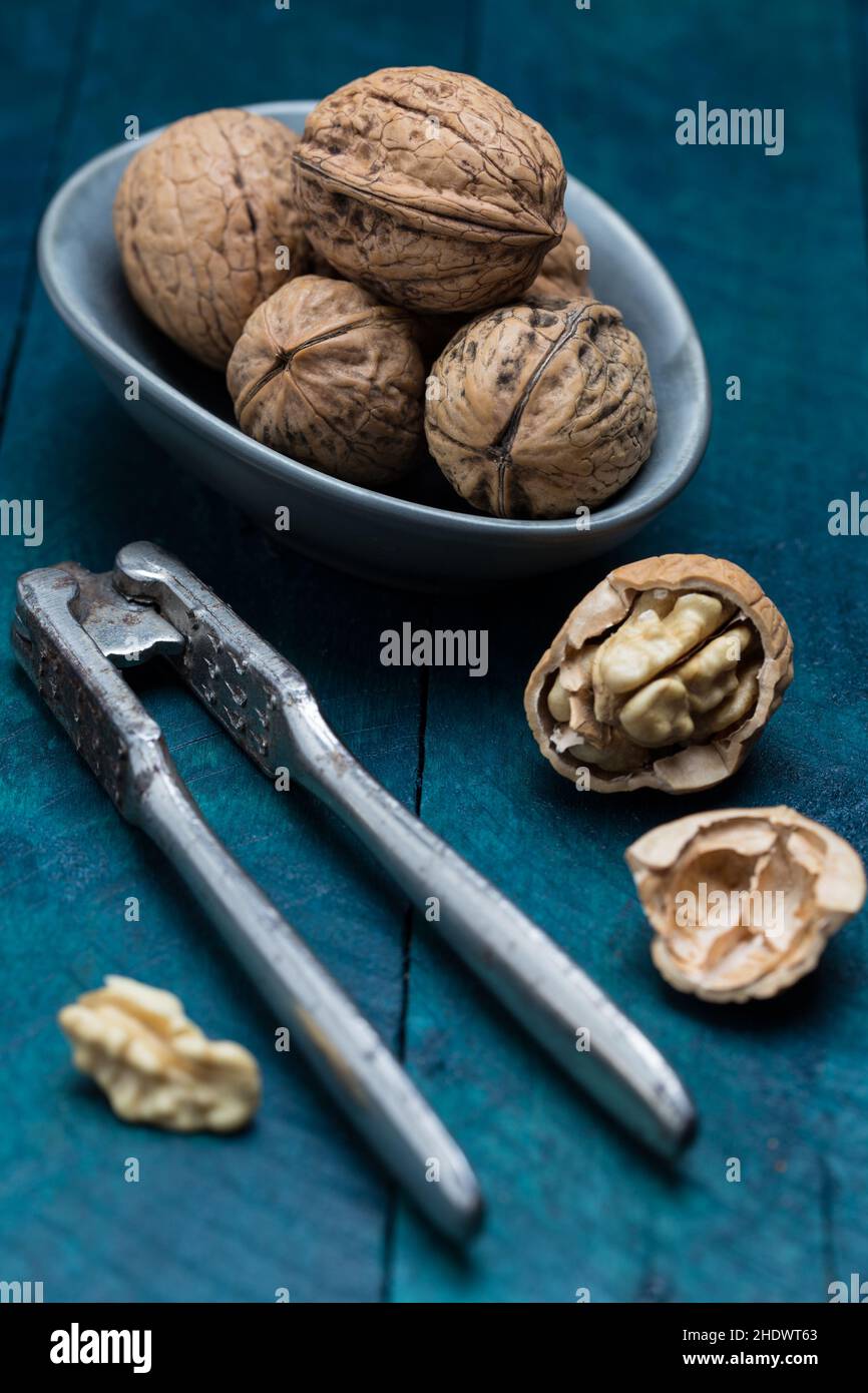 nutcracker, cracked, walnuts, nutcrackers, crackeds Stock Photo Alamy